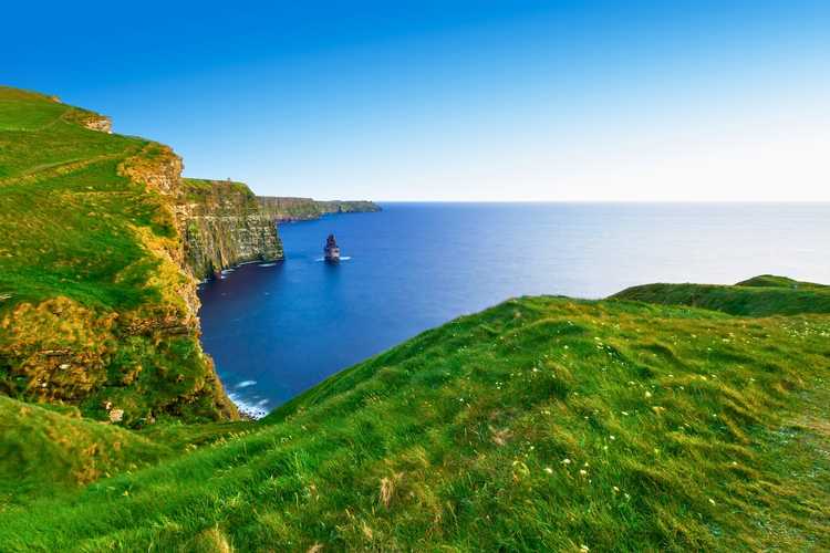 Ireland's most visited natural attraction – A 300 million year old geological wonder on the Wild Atlantic Way in 2026 Scenic view of the vertical strata of shale and sandstone rising 214 meters above the Atlantic Ocean at the Cliffs of Moher – Ireland's signature discovery point in 2026